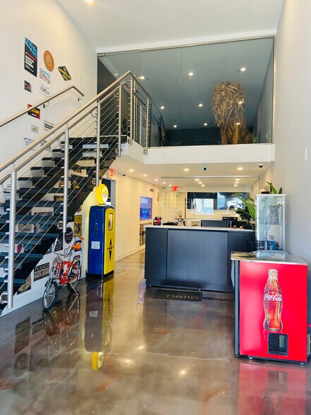 More Photos Of 5836 Rodman St, Hollywood Warehouse For Sale