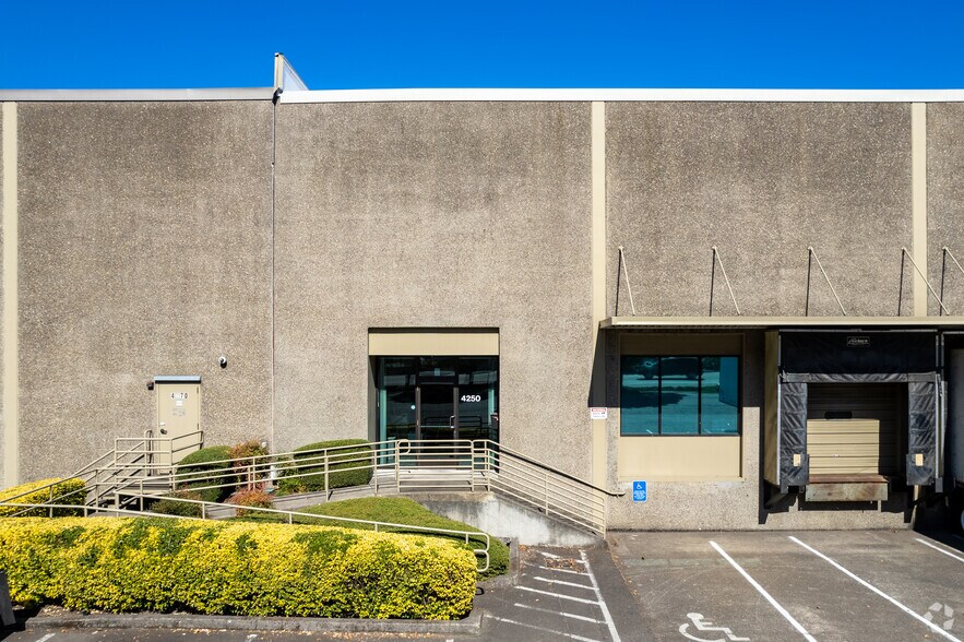 More Photos Of 4322-4338 NW Yeon Ave, Portland Unknown For Lease