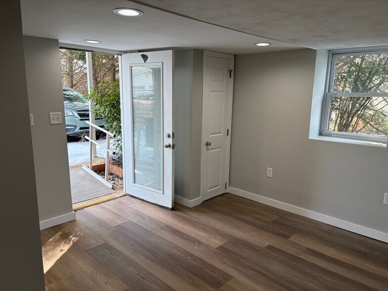 More Photos Of 122 Memorial Dr, Greer Loft Creative Space For Lease