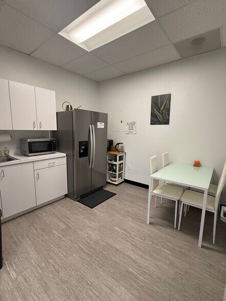 More Photos Of 850 Hampshire Rd, Westlake Village Office For Lease