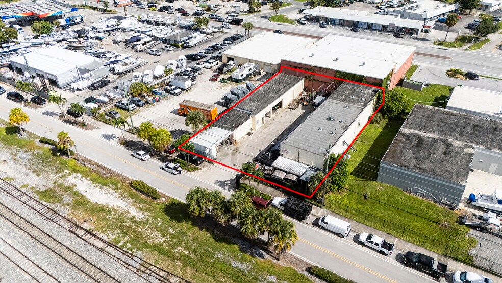 More Photos Of 3173 SE Railroad Ave, Stuart Service For Sale