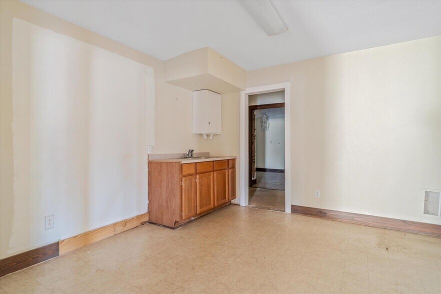 More Photos Of 1501 N Trade Days Blvd, Canton Storefront Retail Office For Sale