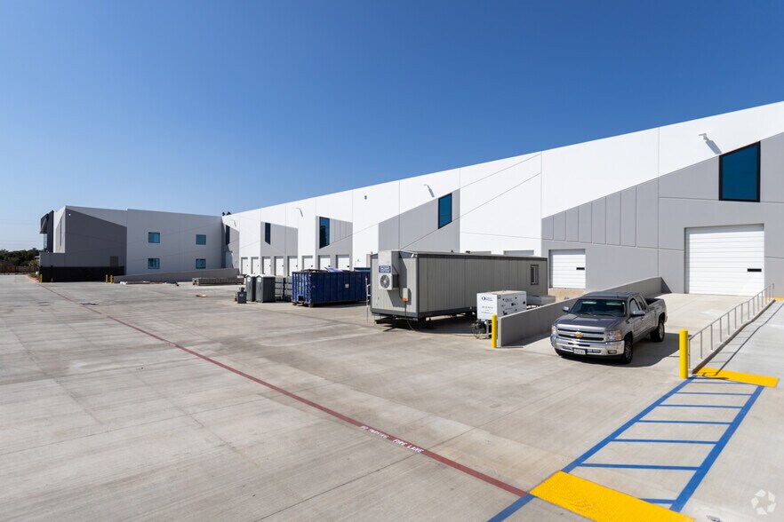 More Photos Of 617 Sunkist St, Ontario Distribution For Lease