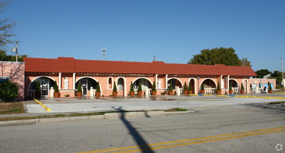 More Photos Of 4820-4830 Candia St, Cape Coral Office For Lease