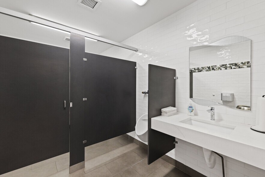 More Photos Of 10055 Yamato Rd, Boca Raton Medical For Lease