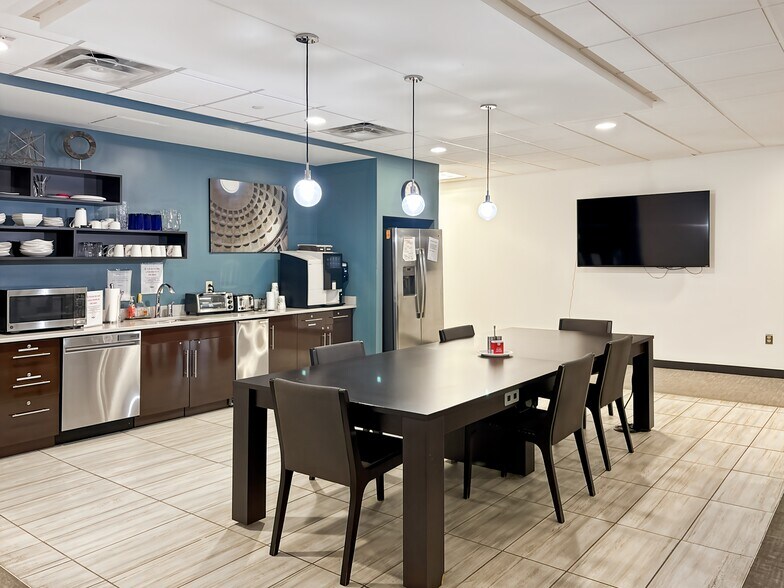 More Photos Of 101 Federal St, Boston Coworking Space