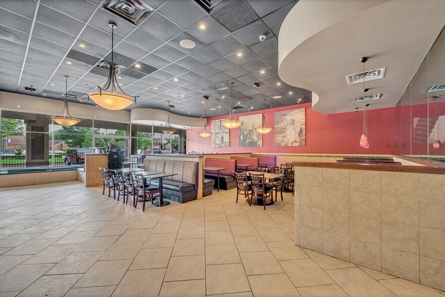 More Photos Of 1036 Volvo Pky, Chesapeake Freestanding For Sale