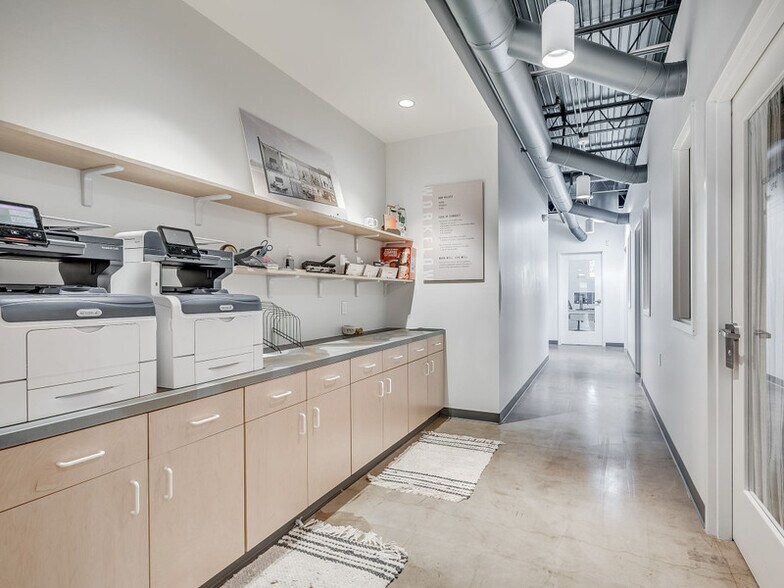 More Photos Of 916 NW 6th St, Oklahoma City Storefront Retail Office For Sale