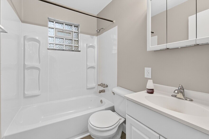 More Photos Of 3670 Seabrook Ave, Columbus Apartments For Sale