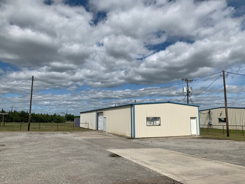 More Photos Of 309 S US Highway 69, Trenton Industrial For Lease