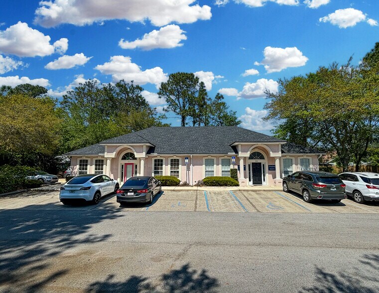 More Photos Of 13119 Professional Dr, Jacksonville Medical For Lease