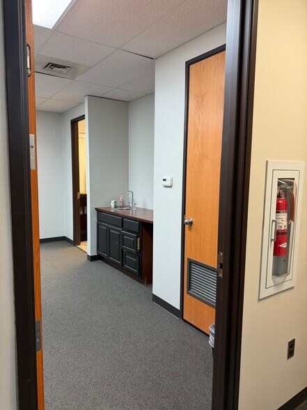 More Photos Of 4074 Mt Royal Blvd, Allison Park Medical For Lease
