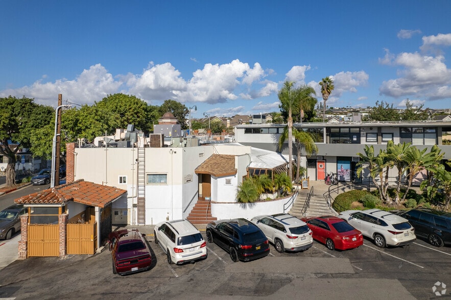 More Photos Of 2515 E Coast Hwy, Corona del Mar Storefront Retail Office For Lease