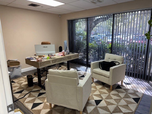 More Photos Of 3001-3017 Greene St, Hollywood Showroom For Lease