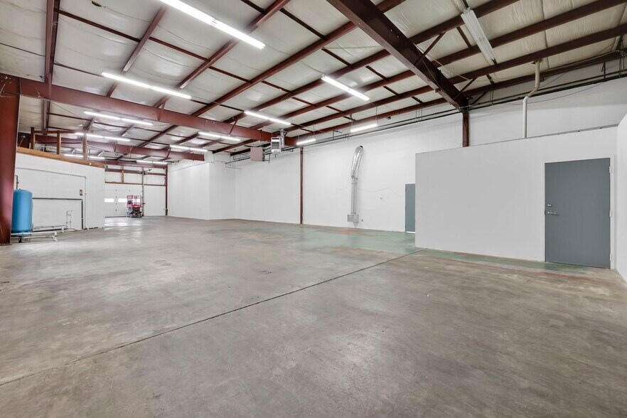 More Photos Of 179 Main St, Monroe Storefront For Lease