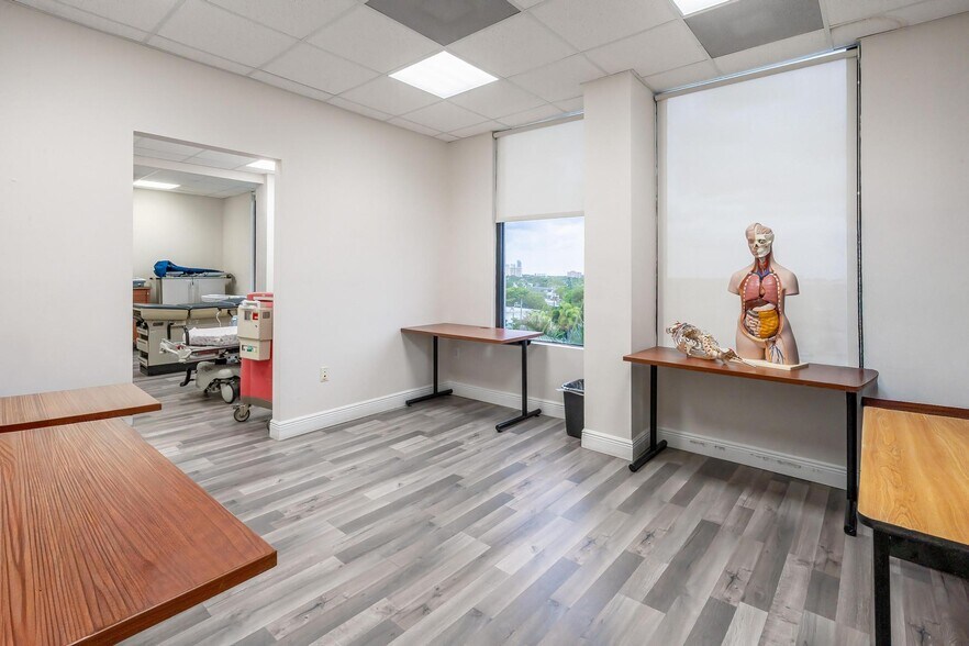 More Photos Of 12550 Biscayne Blvd, North Miami Medical For Sale