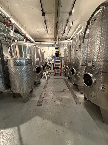 More Photos Of 700 E Broadway, Long Beach Restaurant For Lease