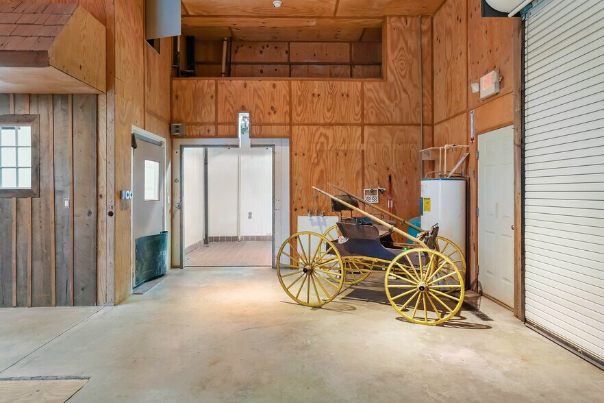 More Photos Of 8977 DuPont Blvd, Lincoln Convenience Store For Sale