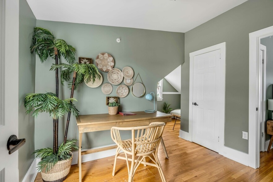 More Photos Of 140 Spring St, Charleston Hospitality For Sale