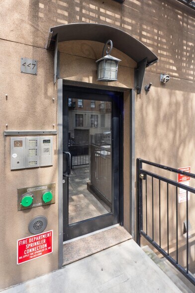 More Photos Of 447 W 47th St, New York Apartments For Sale