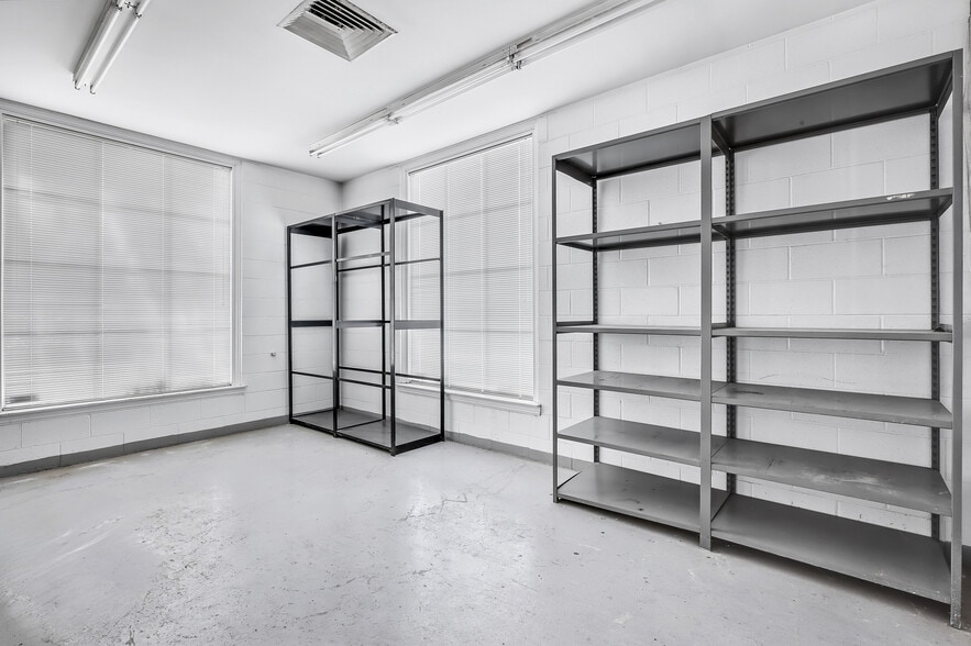 More Photos Of 2359 S Shelby St, Indianapolis Bank For Lease