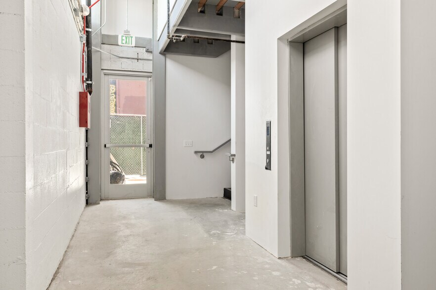 More Photos Of 78 Market, Venice Restaurant For Lease