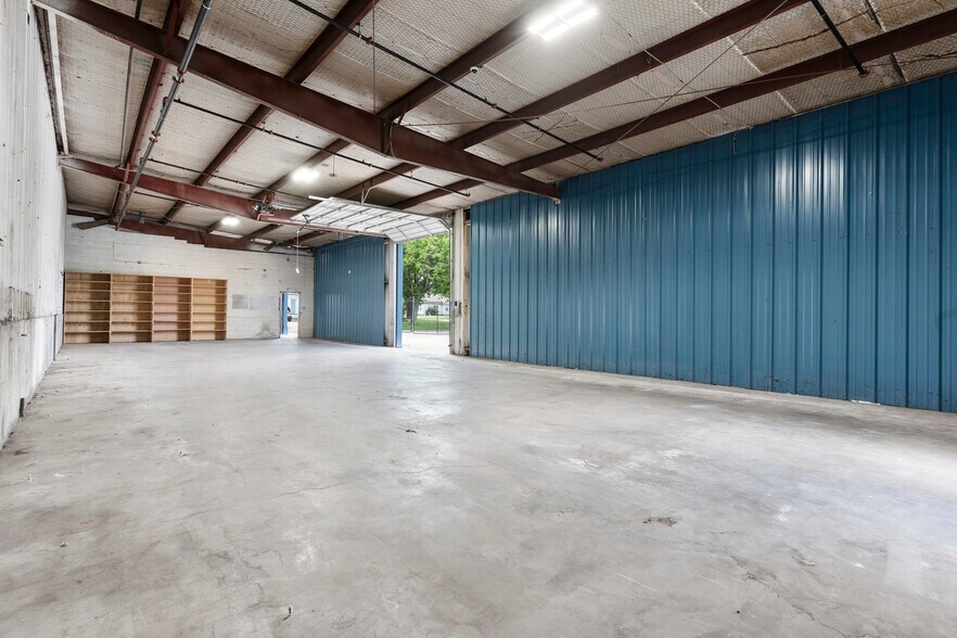 More Photos Of 1511 W Broadway St, Ardmore Auto Dealership For Sale