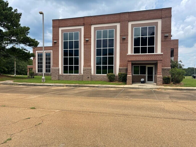 More Photos Of 100 Pioneer Way, Magee, MS 39111-5501, Magee Medical For Lease