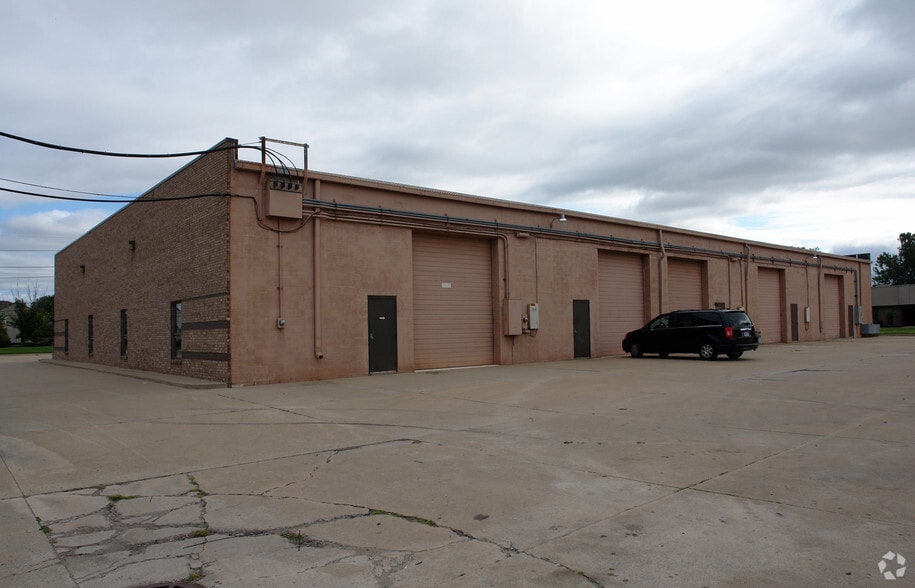 More Photos Of 12900-12934 E Ten Mile Rd, Warren Warehouse For Lease