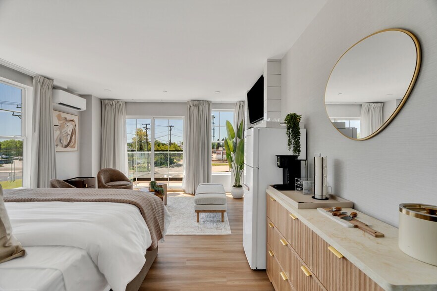More Photos Of 32 Broadway Ave, Mystic Hotel For Sale