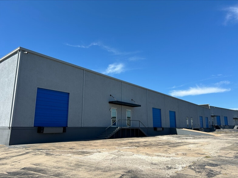 More Photos Of 5721 E Rosedale St, Fort Worth Unknown For Lease