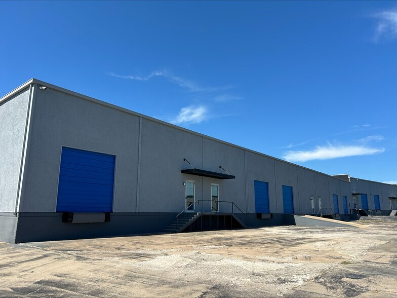 More Photos Of 5721 E Rosedale St, Fort Worth Unknown For Lease