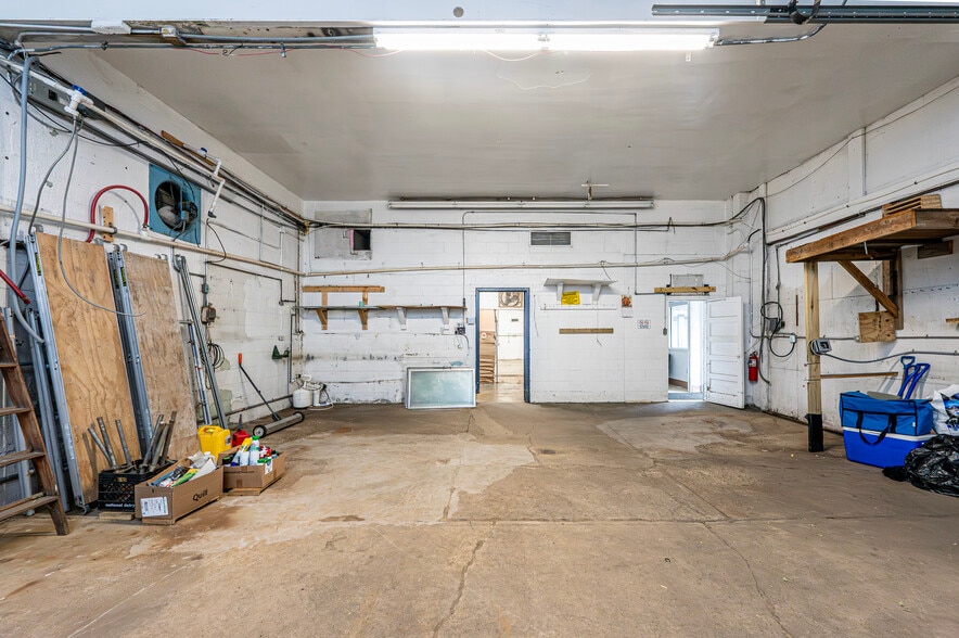 More Photos Of 305 Division St, Jeannette Distribution For Sale