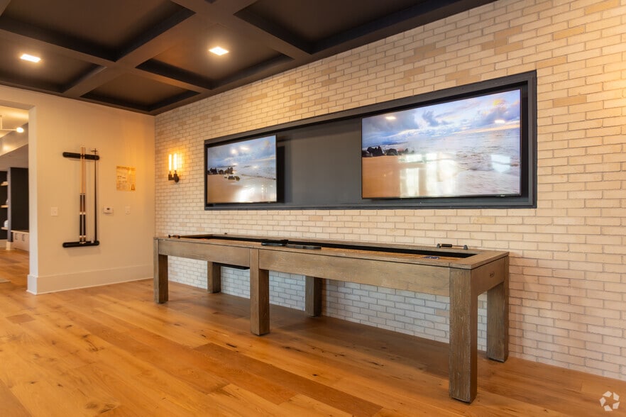 More Photos Of 930 W Mallard Creek Church Rd, Charlotte Apartments For Lease