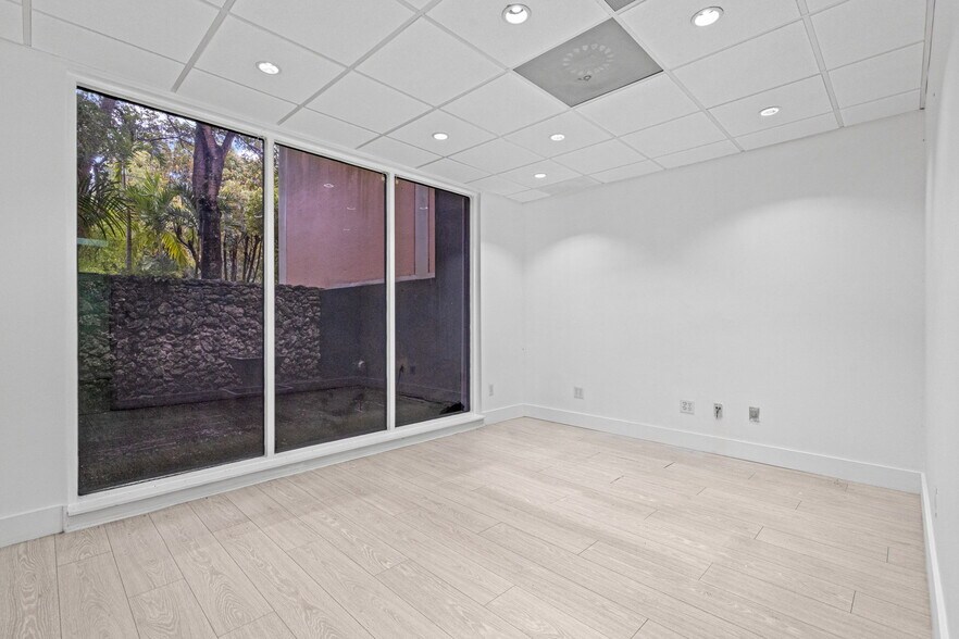 More Photos Of 6330 Manor Ln, South Miami Office For Lease