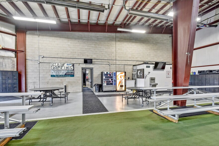 More Photos Of 1856 Nimitz Dr, De Pere Distribution For Lease