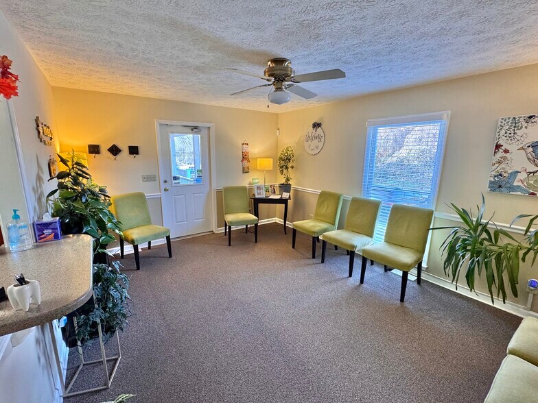 More Photos Of 471 S Main St, Cleveland Office For Sale