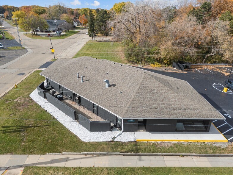 More Photos Of 2009 S Memorial Dr, Appleton Office For Sale