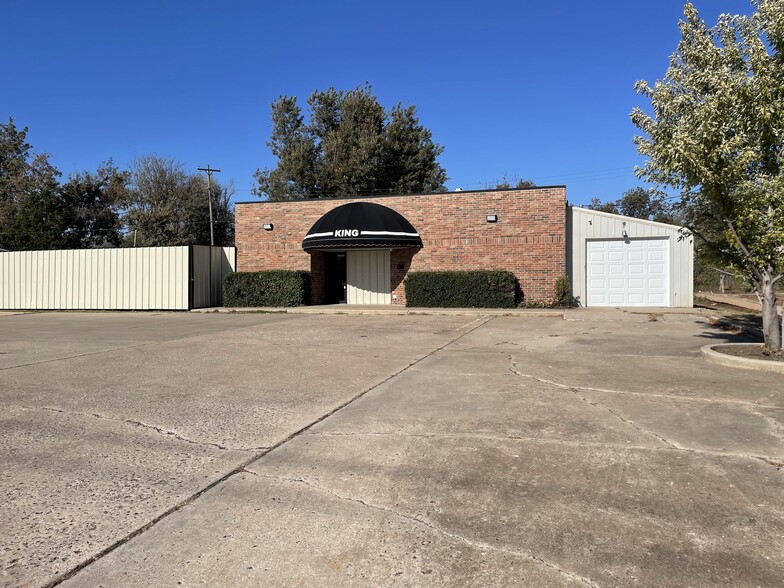 More Photos Of 1817 Linwood Blvd, Oklahoma City Warehouse For Lease