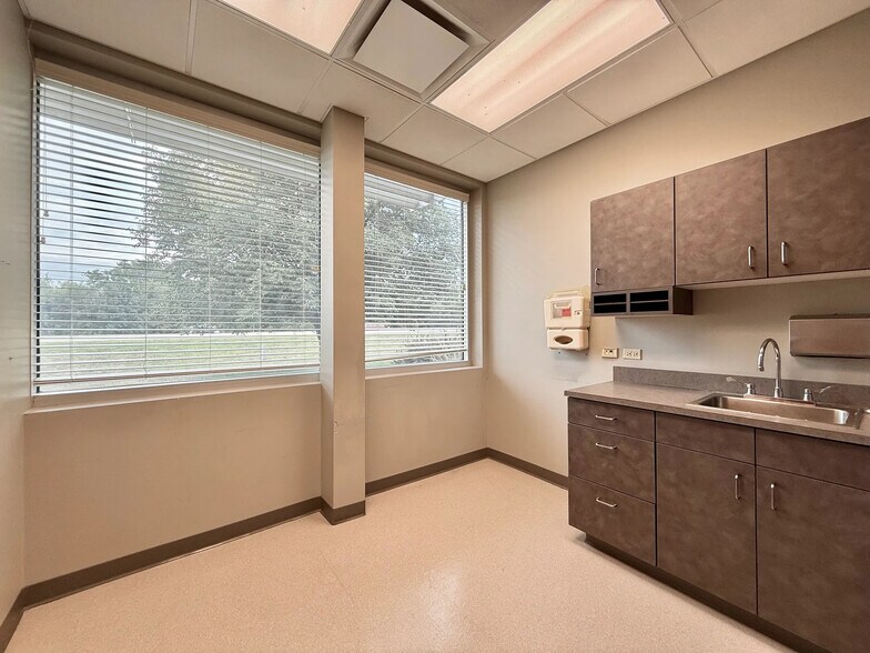 More Photos Of 10701 S 72nd St, Papillion Medical For Sale