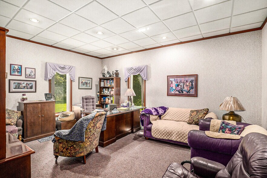 More Photos Of 4165 Lippincott Blvd, Burton Light Distribution For Sale