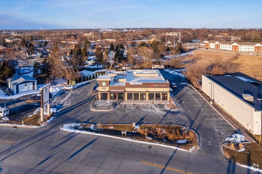 More Photos Of 2230 Main St, Green Bay Storefront Retail Office For Lease