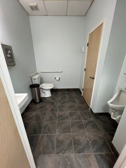 More Photos Of 1101-1115 N Parrott Ave, Okeechobee Medical For Lease