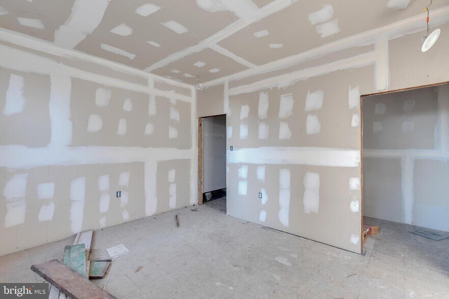 More Photos Of 307 N 52nd St, Philadelphia Flex For Sale