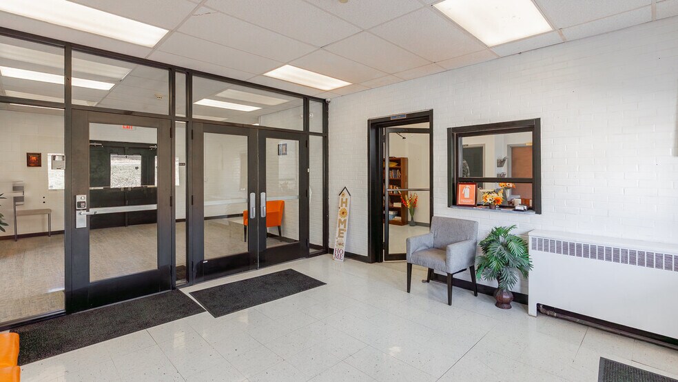 More Photos Of 81 Evick Dr, Franklin Flex For Sale