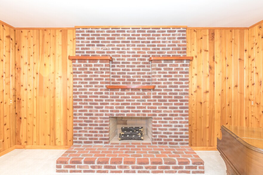 More Photos Of 131 Copenhaver St, Marion Shelter For Sale