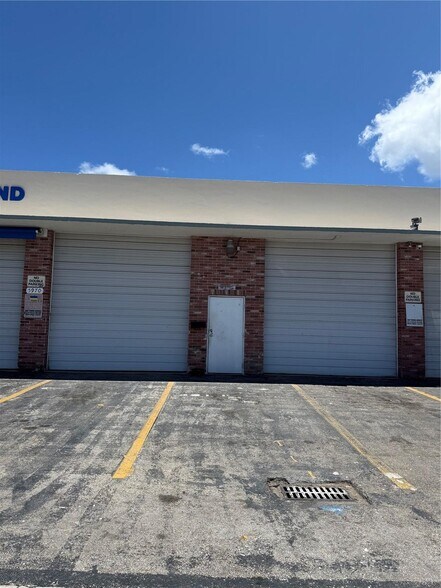More Photos Of 5960-5992 SW 23rd St, West Park Showroom For Sale