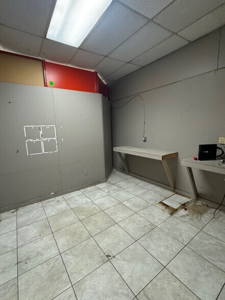 More Photos Of 8820 Miller Rd NE, Bainbridge Island Self Storage For Lease