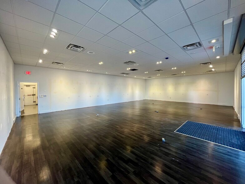 More Photos Of 2700-2706 Carlisle Blvd NE, Albuquerque Freestanding For Sale