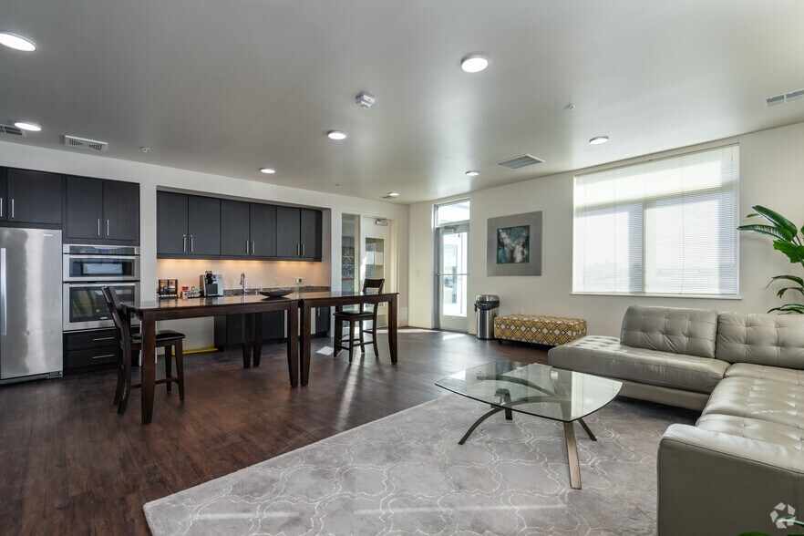 More Photos Of 1320 S 1st St, Milwaukee Apartments For Lease